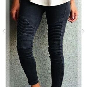 👖YAUVANA PLEAT JEGGINGS Black 26” waist